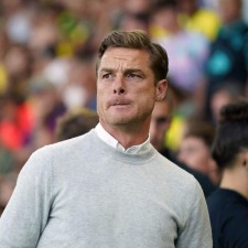 Le premier manager limogé de la Premier League de la nouvelle saison est né